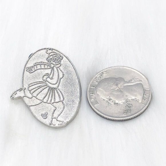 🔮 5/$25 Disney Mickey's Toontown Pinwheels Skater‎ Chaser Pin - Picture 2 of 3